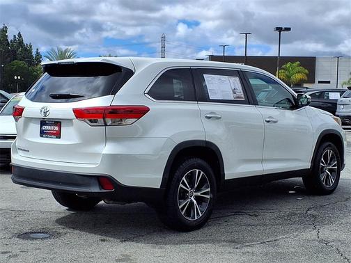 2019 Toyota Highlander LE I4