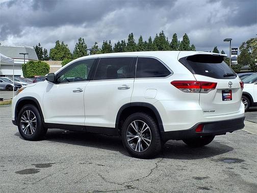 2019 Toyota Highlander LE I4