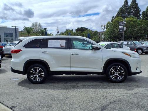 2019 Toyota Highlander LE I4