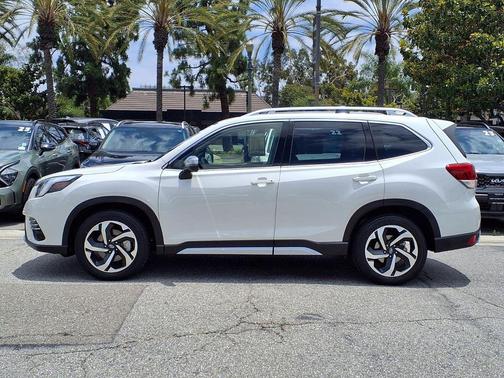 Crystal White Pearl 2023 Subaru Forester Touring