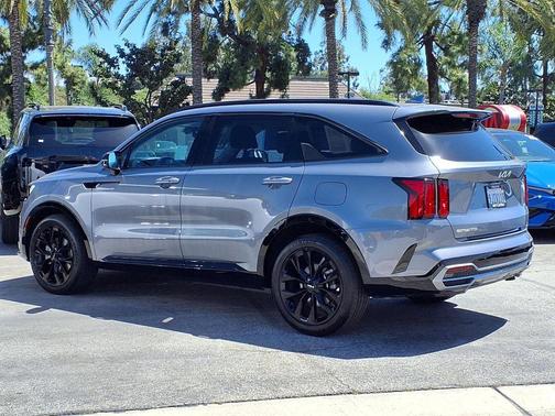 Everlasting Silver 2023 Kia Sorento SX