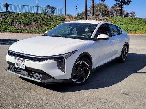 Snow White Pearl 2025 Kia K4 EX
