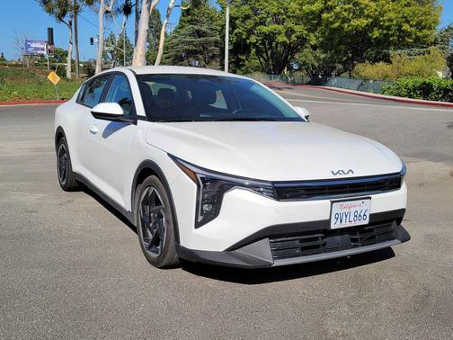 Snow White Pearl 2025 Kia K4 EX