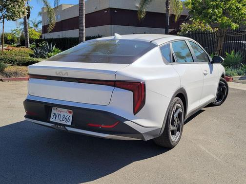 Snow White Pearl 2025 Kia K4 EX