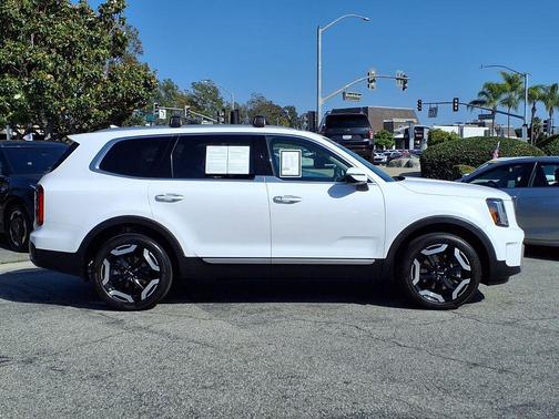 Glacial White Pearl 2025 Kia Telluride S