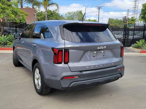 Everlasting Silver 2022 Kia Sorento LX