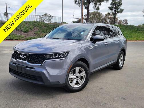 Everlasting Silver 2022 Kia Sorento LX
