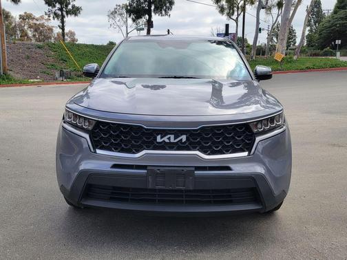 Everlasting Silver 2022 Kia Sorento LX