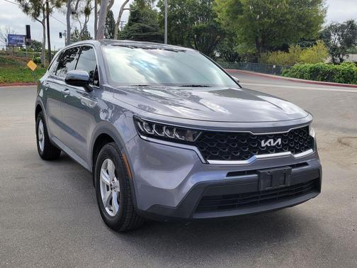 Everlasting Silver 2022 Kia Sorento LX