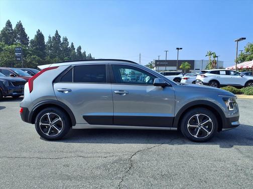2023 Kia Niro LX