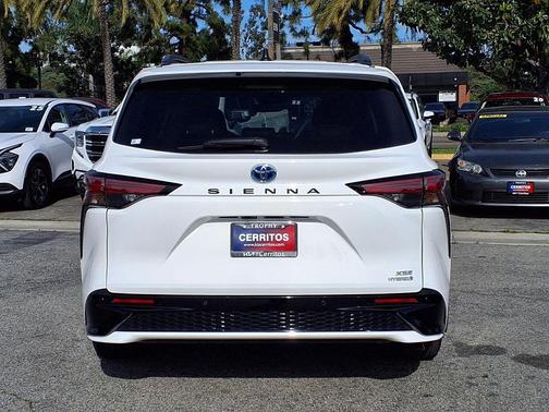 2024 Toyota Sienna XSE 7 Passenger