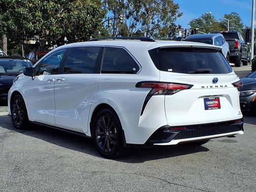 2024 Toyota Sienna XSE 7 Passenger