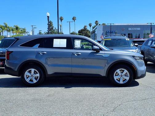 Everlasting Silver 2023 Kia Sorento LX