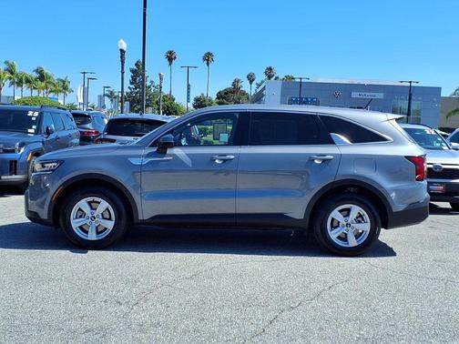Everlasting Silver 2023 Kia Sorento LX