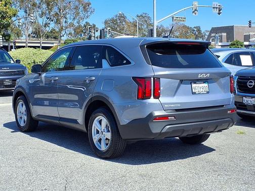 Everlasting Silver 2023 Kia Sorento LX