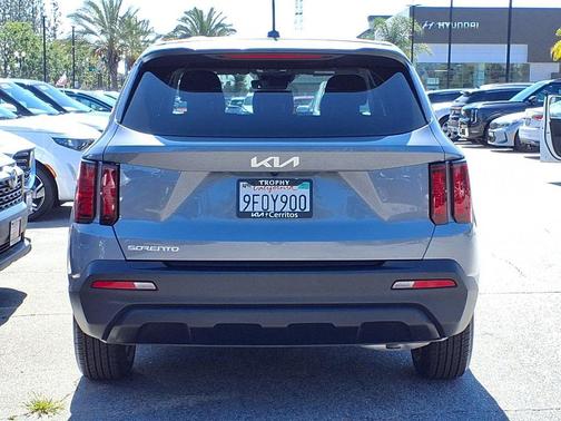 Everlasting Silver 2023 Kia Sorento LX