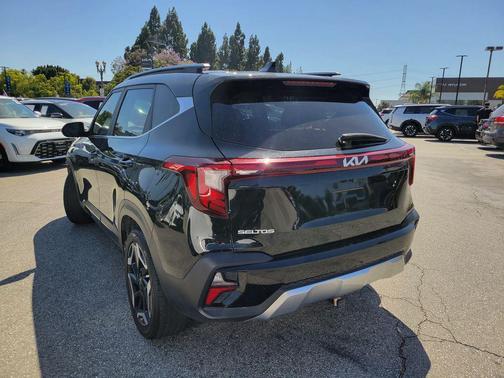 Fusion Black 2024 Kia Seltos SX Turbo