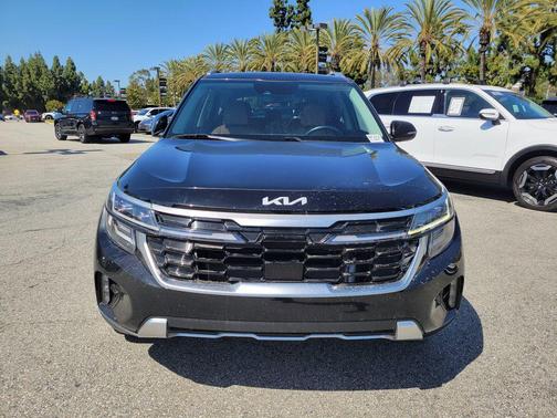 Fusion Black 2024 Kia Seltos SX Turbo