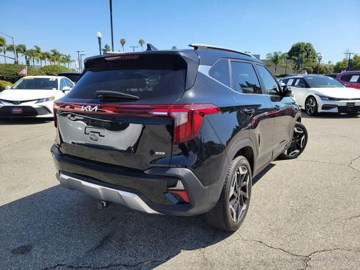 Fusion Black 2024 Kia Seltos SX Turbo