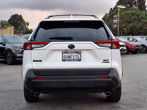 2021 Toyota RAV4 Hybrid XLE