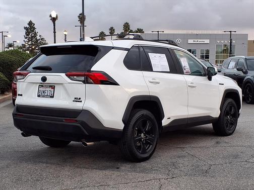 2021 Toyota RAV4 Hybrid XLE