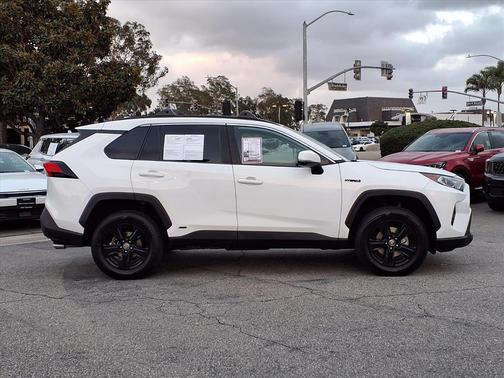 2021 Toyota RAV4 Hybrid XLE