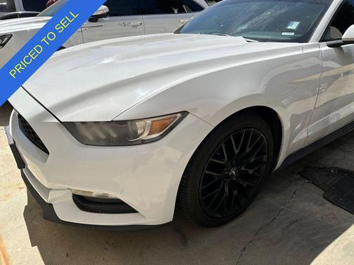 Oxford White 2017 Ford Mustang V6