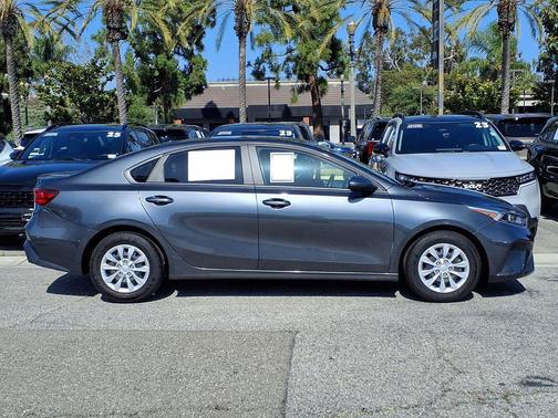 Gravity Gray 2024 Kia Forte LX