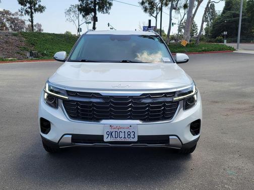 Snow White Pearl 2024 Kia Seltos EX