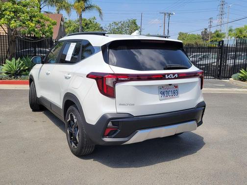 Snow White Pearl 2024 Kia Seltos EX