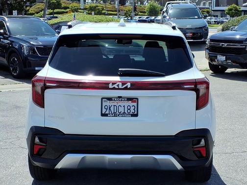 Snow White Pearl 2024 Kia Seltos EX