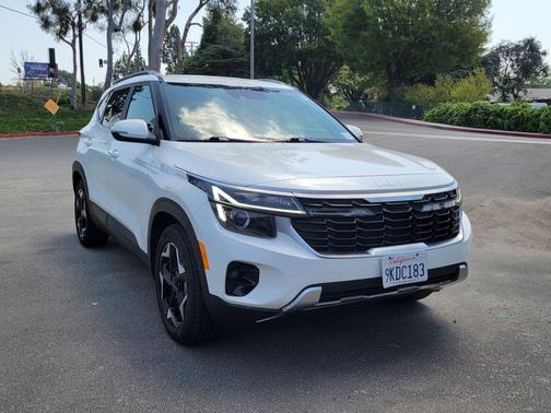 Snow White Pearl 2024 Kia Seltos EX