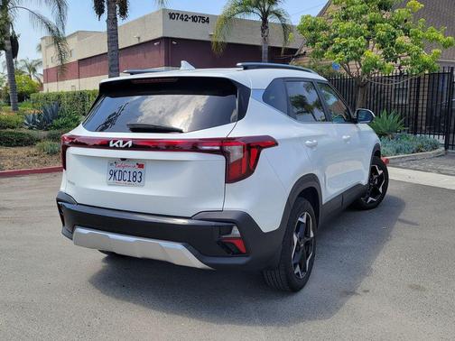 Snow White Pearl 2024 Kia Seltos EX