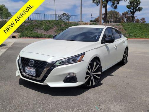 Pearl White Tricoat 2020 Nissan Altima SR FWD