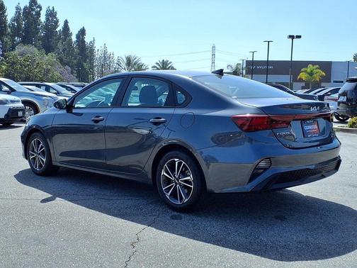 Gravity Gray 2022 Kia Forte LXS