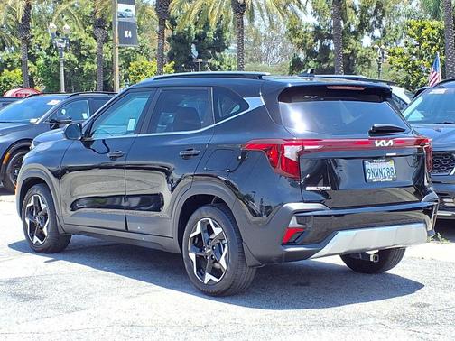 Fusion Black 2024 Kia Seltos EX