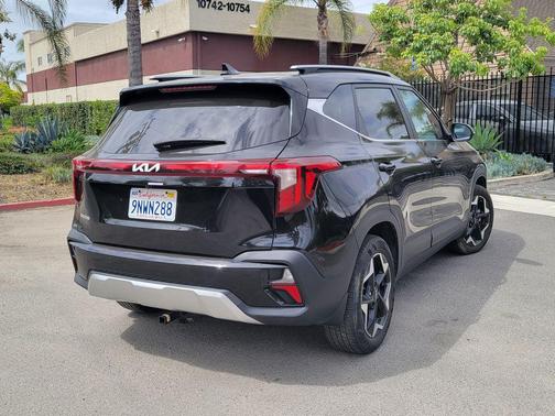 Fusion Black 2024 Kia Seltos EX