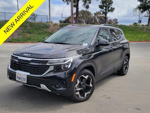 Fusion Black 2024 Kia Seltos EX