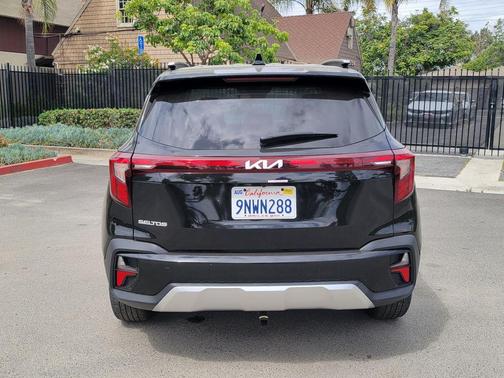 Fusion Black 2024 Kia Seltos EX