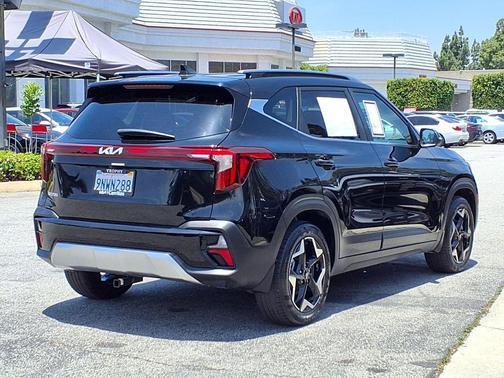 Fusion Black 2024 Kia Seltos EX