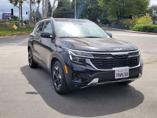 Fusion Black 2024 Kia Seltos EX