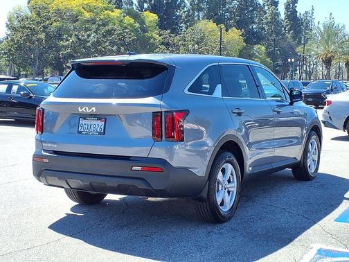 2023 Kia Sorento LX
