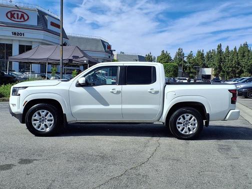 Glacier White 2022 Nissan Frontier SV
