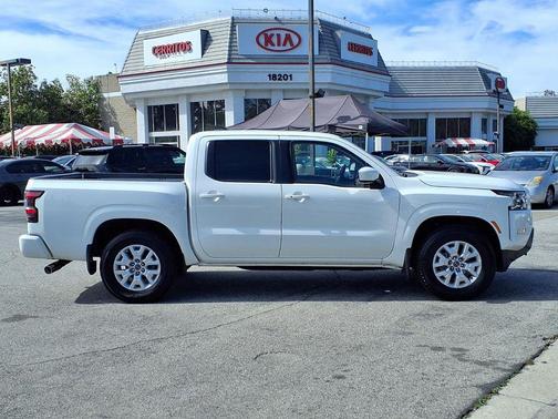 Glacier White 2022 Nissan Frontier SV
