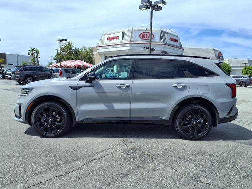 Wolf Gray 2023 Kia Sorento SX