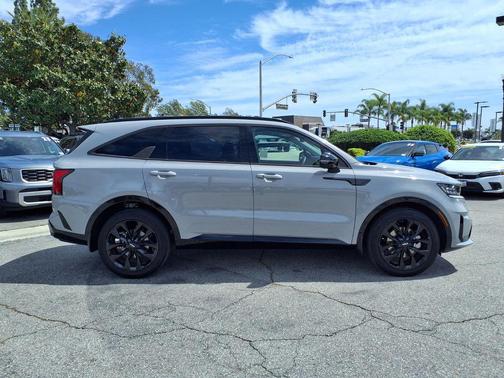 Wolf Gray 2023 Kia Sorento SX