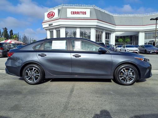 Gravity Gray 2022 Kia Forte LXS