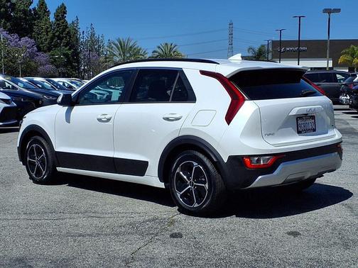 Snow White Pearl 2023 Kia Niro EX