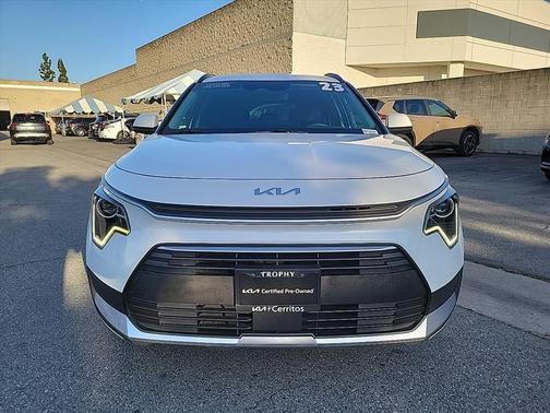 Snow White Pearl 2023 Kia Niro EX