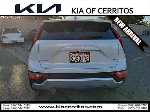 Snow White Pearl 2023 Kia Niro EX